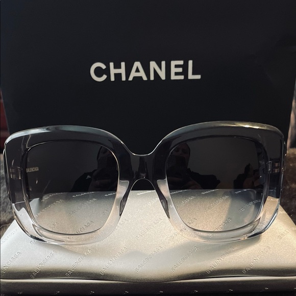 Brand New Oversized Balenciaga Sunglasses - Picture 2 of 10